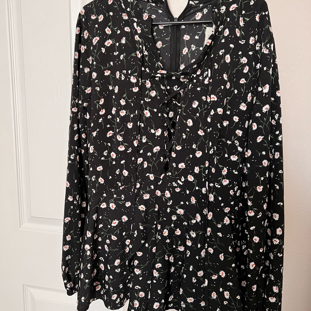 Lane Bryant blouse size 20 Tie Front zipper in Back NWT
